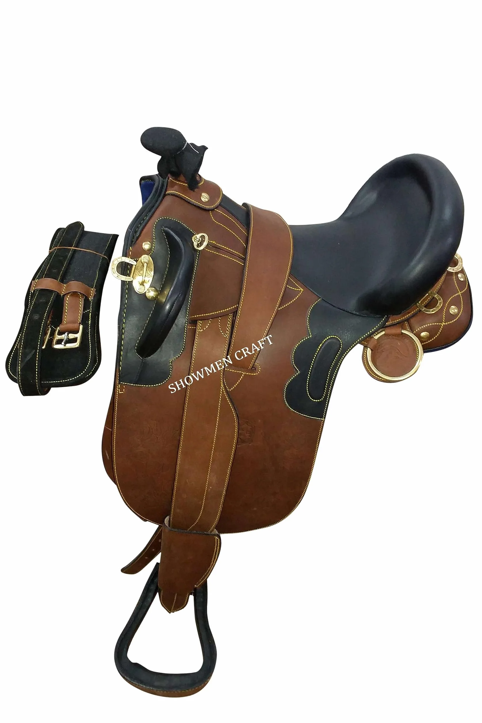Ledersattel mit Übergurt unter Grith und Fender Reitsattel