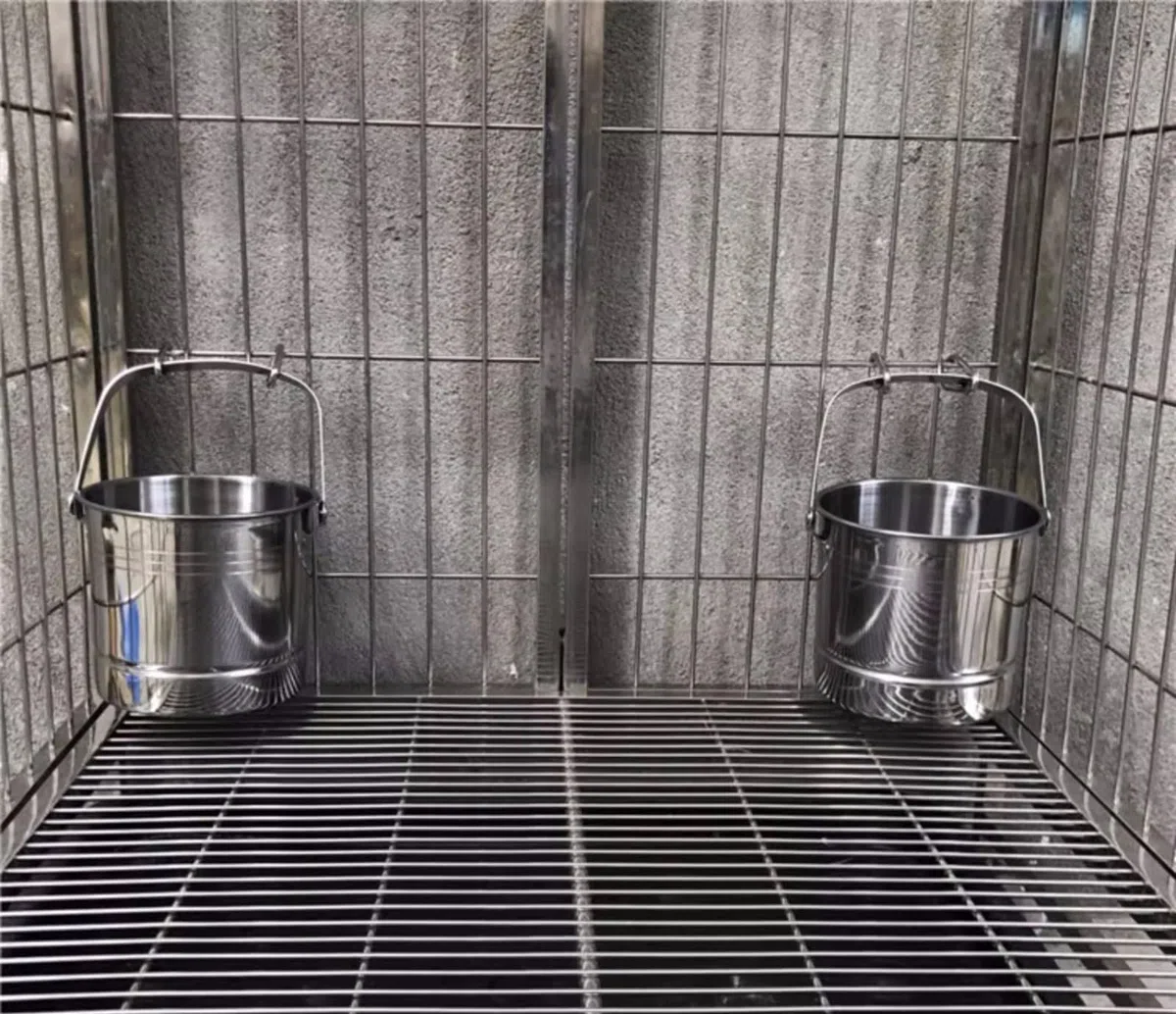Trinkbrunnen für Haustiere, Wassernapf für Hunde, Hunde-Outdoor-Trinknapf, Wassernapf für Haustiere, Trinkeimer aus Edelstahl, hängender Hundekäfig, Fassungsvermögen 1,7 l/3,5 l, geeignet für mittelgr