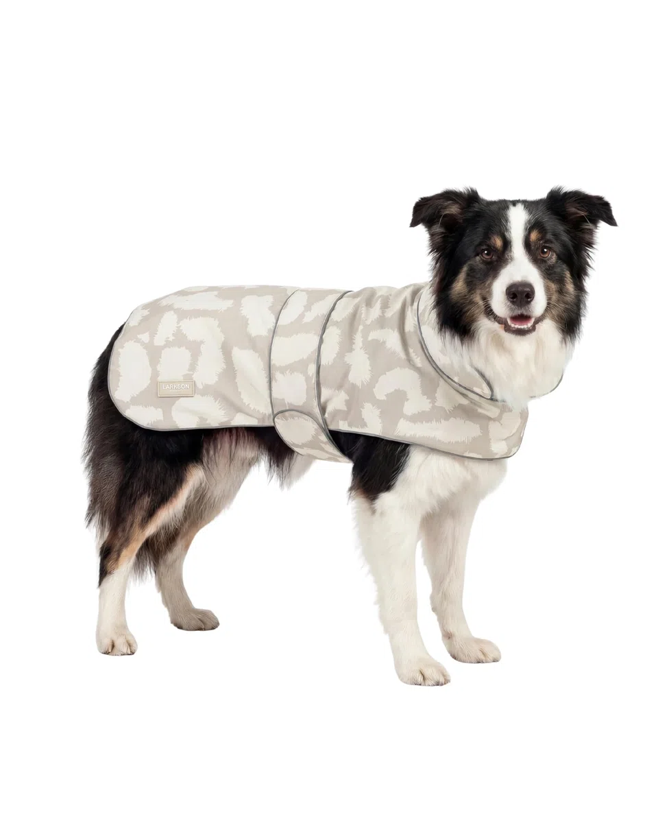 Larkson Hundemantel Beige Leo - Jonte - Regenmantel für Kleine & Mittelgroße Hunde - 10000 mm Wassersäule - Verstellbar - Reflektierende Elemente