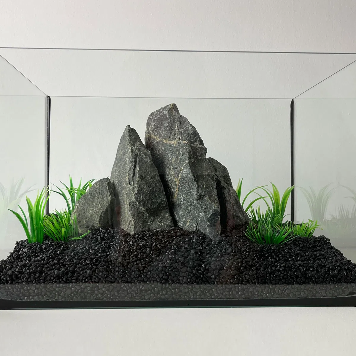 Schicker Mineral Aquariumkies schwarz 25 kg, feiner Quarzkies mit Epoxidharz ummantelt, kantengerundeter Bodengrund, farbecht, Kies für Süßwasseraquarien & Meerwasseraquarien (2,0-3,0 mm)
